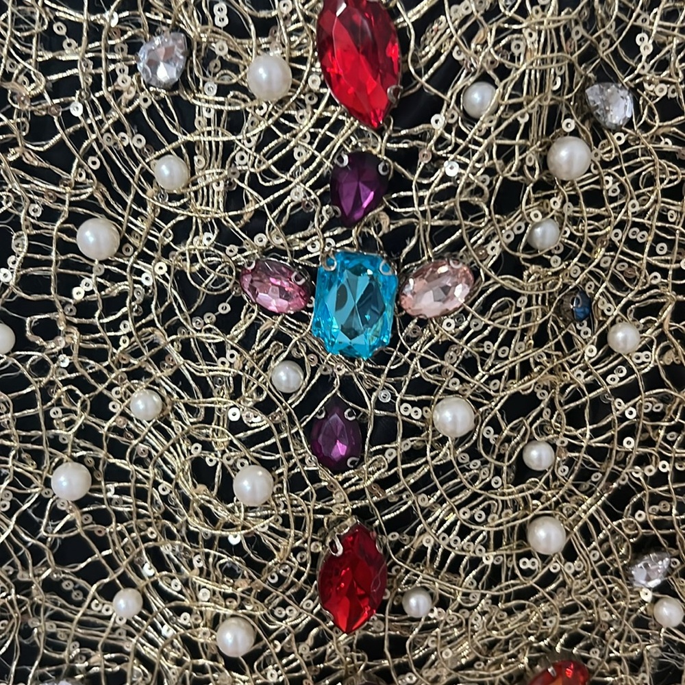 Beautiful black woman dress with stones - Picture 5 of 5